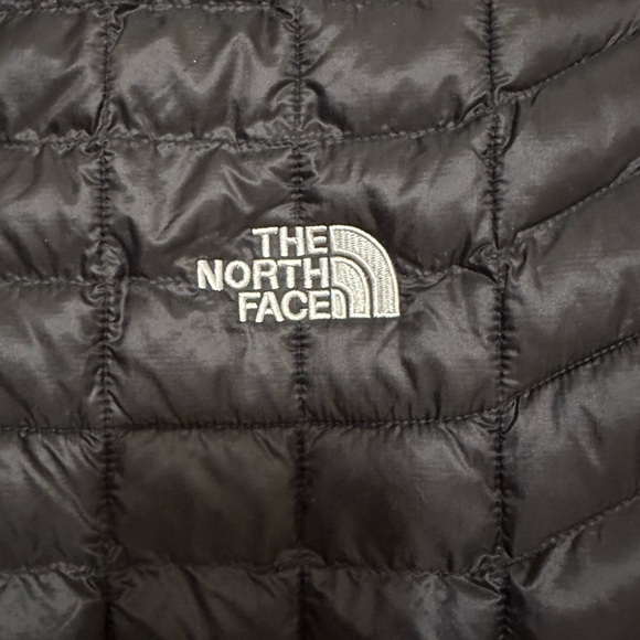 THE NORTH FACE THERMOBALL TREKKER VEST - EMBROIDERED - Picture 7 of 12